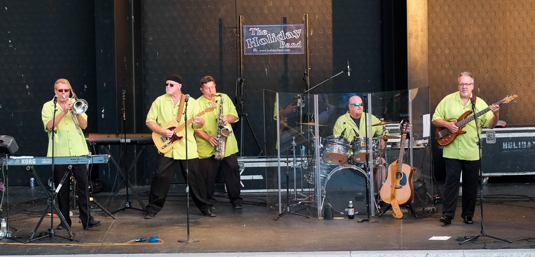 holidayband13080813.jpg