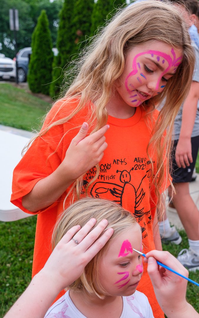 artsaliveparadeshow2506133.jpg