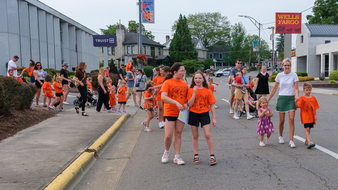 artsaliveparadeshow250617.jpg