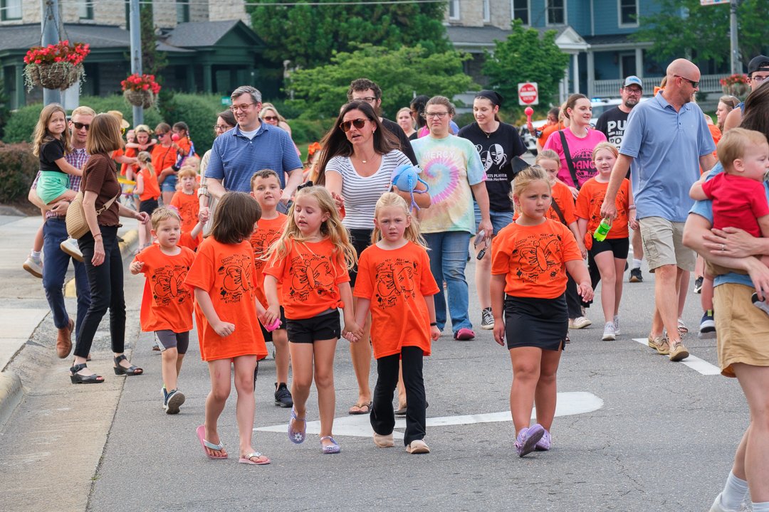 artsaliveparadeshow250618.jpg