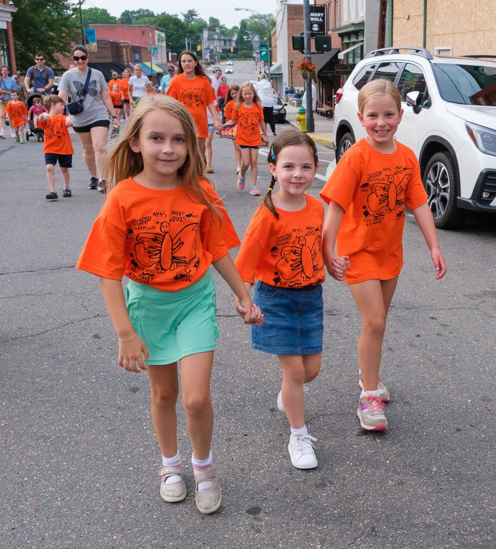 artsaliveparadeshow250622.jpg