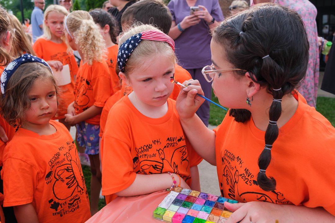 artsaliveparadeshow250653.jpg