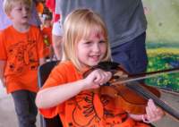 artsaliveparadeshow250661_small.jpg