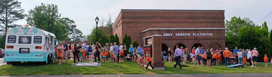 artsaliveparadeshow250672.jpg
