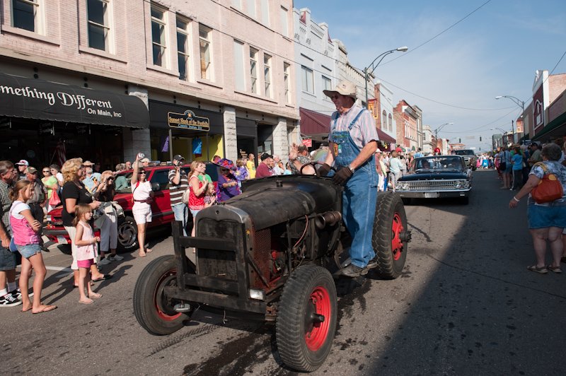 parade07002.jpg